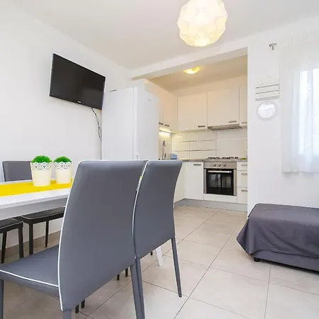 Milan * 로고즈니차