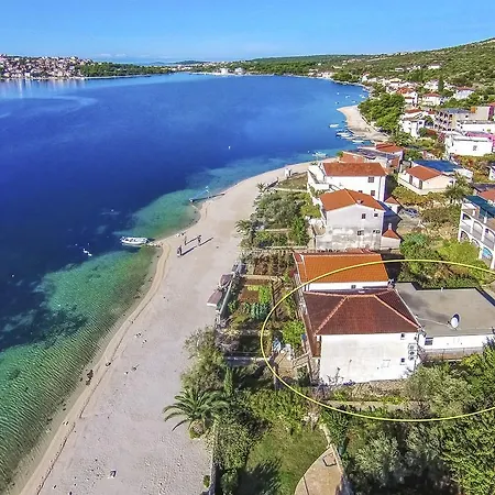 Milan 로고즈니차