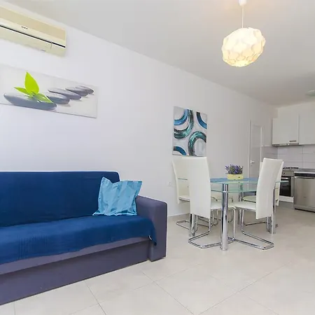 Milan 아파트 로고즈니차