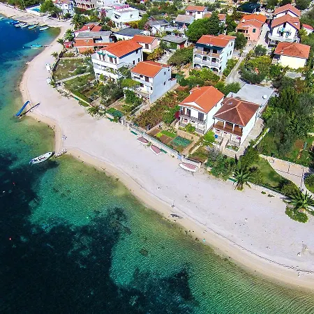 Milan 로고즈니차