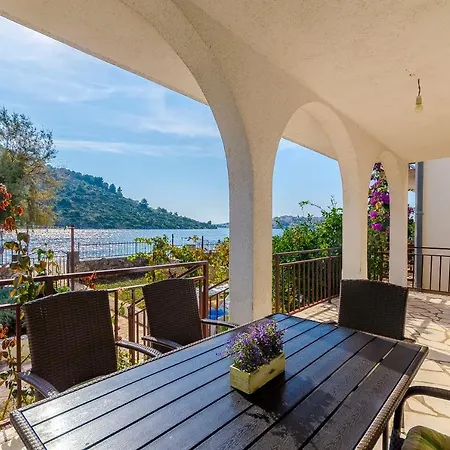 Milan 아파트 로고즈니차