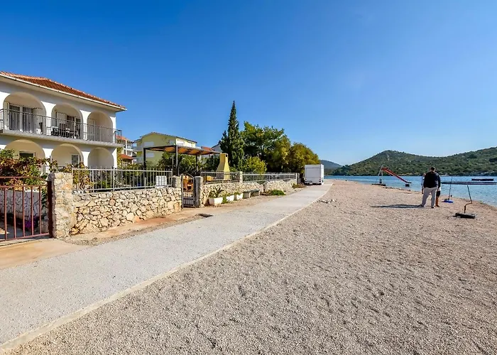 Milan * Rogoznica (Sibenik-Knin)