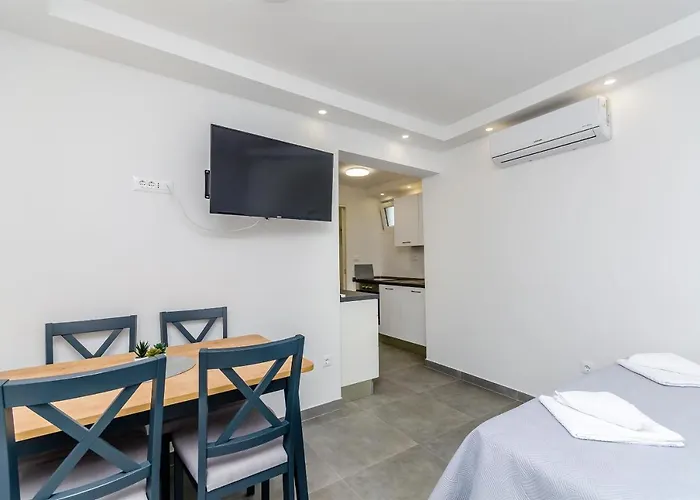 Daire Milan Rogoznica (Sibenik-Knin)