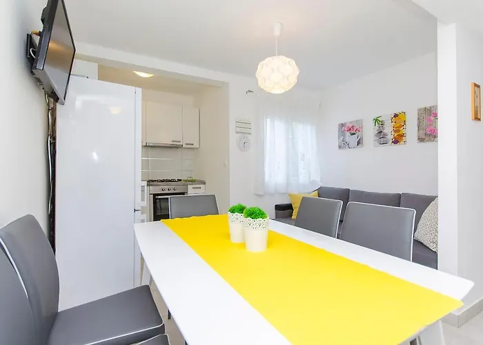 Milan Rogoznica (Sibenik-Knin)